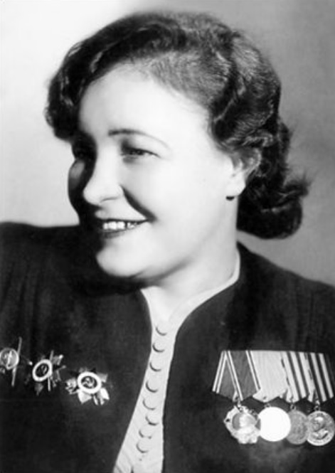 Вера фёдараўна Ламака (канец 1940-х – пачатак 1950-х гг.). Крыніца ілюстрацыі: Гомельская праўда. – 2008. – 24 снежня (№№ 200–201). – С. 7.