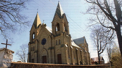 Касцёл у Ракаве. Крыніца ілюстрацыі: Беларусь. Belarus : палітыка, эканоміка, культура. – 2010. – № 5. – С. 37.