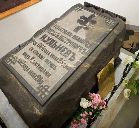 Надмагільны помнік Я. П. Кульнева. Крыніца ілюстрацыі: https://poxoronka.ru/forum/latviya/67354-mogila-generala-yakova-kulneva-1812 