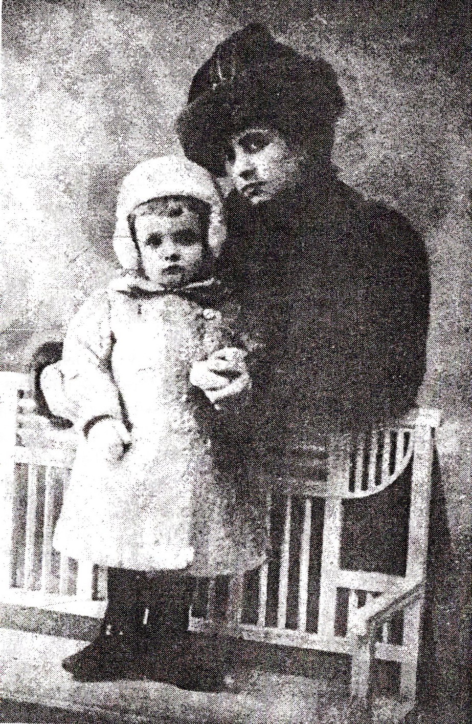 Ежы (Юрак) Путрамант з маці (Мінск, 1912–1913). Крыніца ілюстрацыі: Лідскі летапісец. – 2010. – № 4. – С. 46.