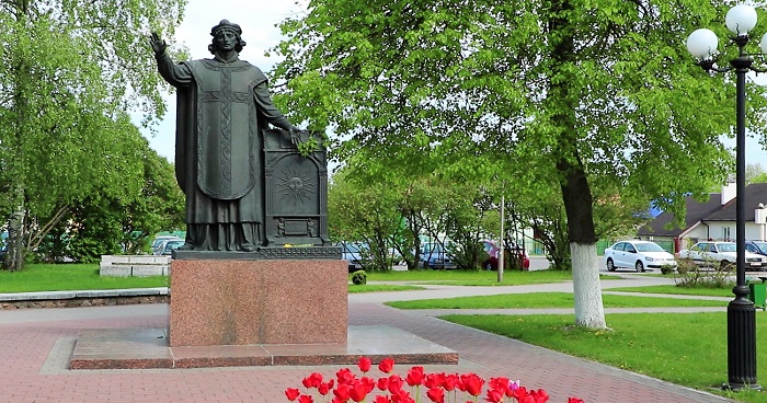 Помнік Ф. Скарыну ў Лідзе. Крыніца ілюстрацыі: https://vedaj.by/index.php/garady/grodna/lida/lida?hitcount=0