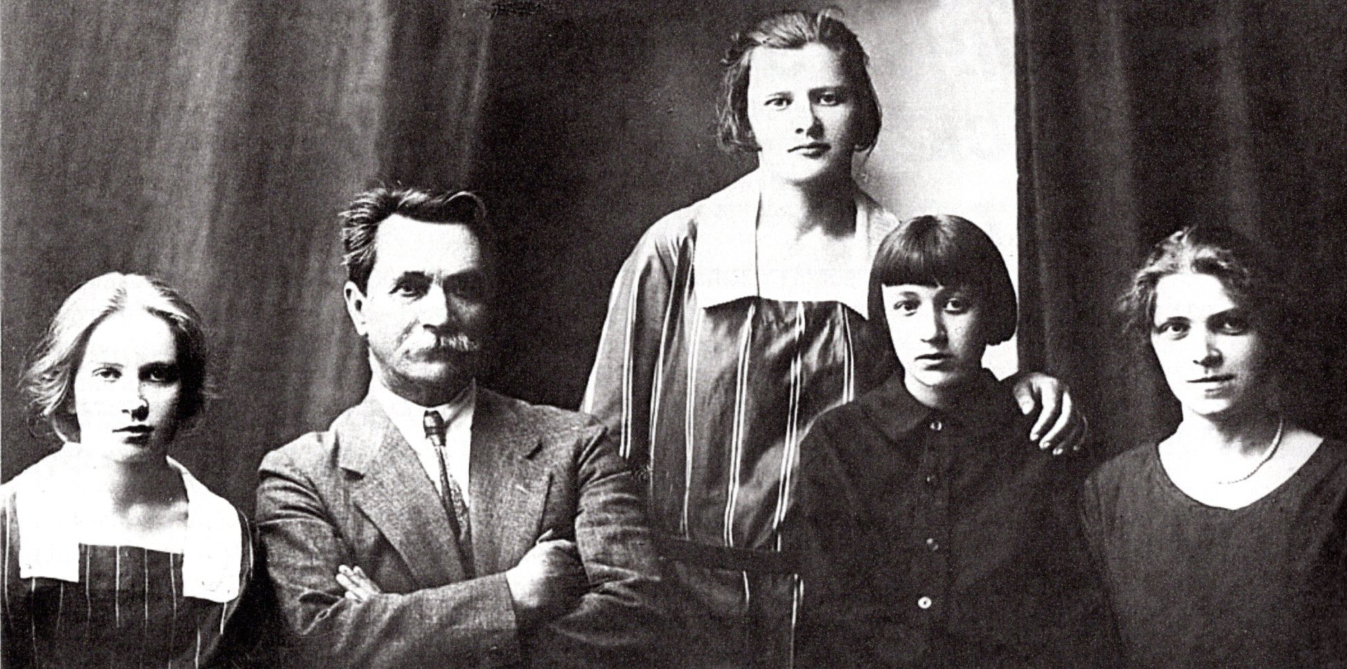 Клас М.В. Анцава па тэорыі і гармоніі Віцебскай музычнай прафесіянальна-тэхнічнай школы (1930). Источник иллюстрации: Весці Беларускай дзяржаўнай акадэміі музыкі. – 2016. – № 28. – С. 30.