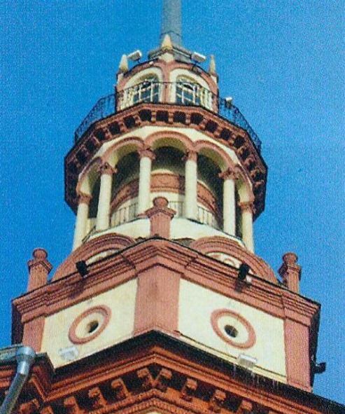 М. Лившиц, Э. Гольдштейн. Жилой дом № 14 по улице Коммунистической в Минске (1956). Источник иллюстрации: Архитектура Беларуси XX – начала XXI в. : эволюция стилей и художественных концепций / А. С. Шамрук ; Национальная академия наук Беларуси, Институт искусствоведения, этнографии и фольклора им. К. Крапивы. – Минск : Белорусская наука, 2007. – 334 с.