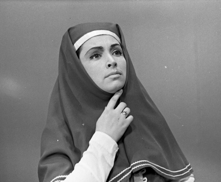 Светлана Данилюк в роли Марфы в опере "Хованщина" М. Мусоргского (1970). Источник иллюстрации: https://bgakffd.by/exhibition/svetlana-filippovna-danilyuk-amneris-belorusskoj-opery/