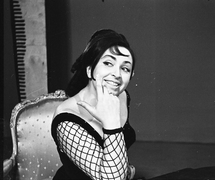 Светлана Данилюк в роли Розины в опере "Севильский цирюльник" Дж. Россини (1971). Источник иллюстрации: https://bgakffd.by/exhibition/svetlana-filippovna-danilyuk-amneris-belorusskoj-opery/