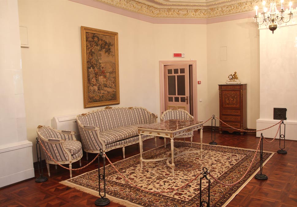 Лошыцкая сядзіба. Бальная зала. Крыніца ілюстрацыі: https://www.minskmuseum.by/muzej-loshitskaya-usadba