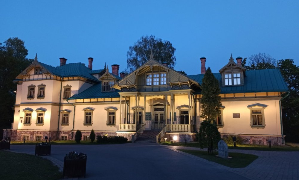 Сядзібны дом. Крыніца ілюстрацыі: https://loshytsa.museum.by/