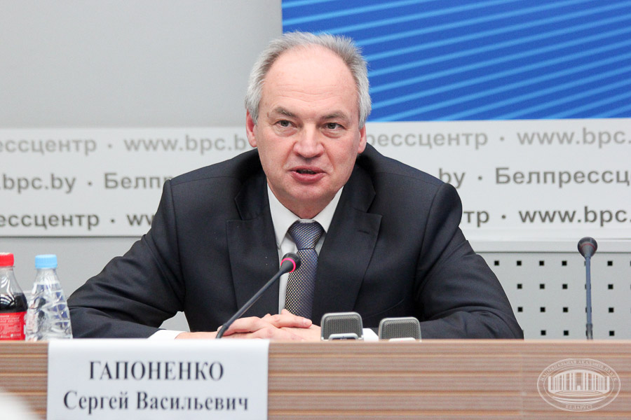 Сяргей Васільевіч Гапоненка. Крыніца ілюстрацыі: https://bsu.by/vypuskniki/89327/