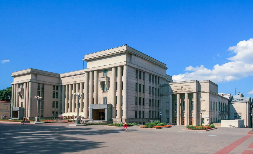 Цэнтральны Дом афіцэраў Узброеных Сіл Рэспублікі Беларусь. Крыніца ілюстрацыі: https://planetabelarus.by/sights/tsentralnyy-dom-ofitserov-v-minske/