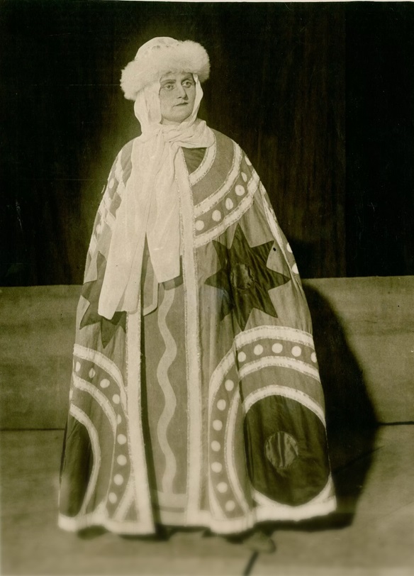 Рыта Млодак у ролі Яраслаўны ў оперы "Князь Ігар" А. Барадзіна (1930-я гг.). Крыніца ілюстрацыі: https://gorodw.by/bolshomu-teatru-89-let-posmotrite-unikalnye-arhivnye-snimki/