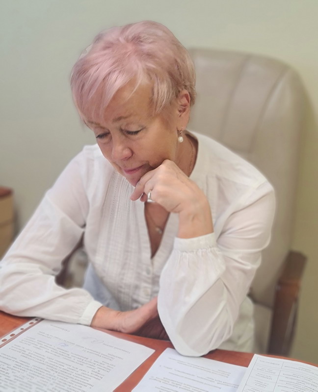 Людміла Генадзьеўна Кірухіна. Крыніца ілюстрацыі: https://www.nlb.by/content/news/portrety-istoriya-biblioteki-v-litsakh/pozdravlyaem-s-yubileem-zasluzhennogo-deyatelya-kultury-respubliki-belarus-vysokogo-professionala-bi/