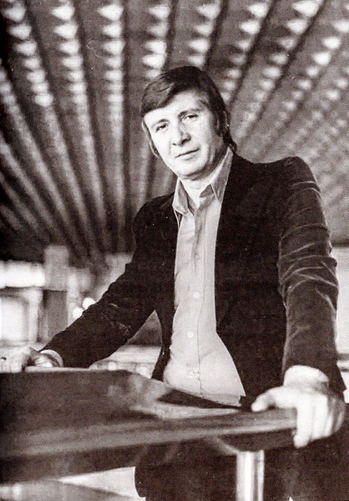 Виктор Вуячич (1970-е гг.). Источник иллюстрации: Белорусская эстрада. Ностальгический дивертисмент : история эстрады Белорусской  государственной филармонии, 1930–1980-е годы / Ольга Брилон. – Минск, 2021. – С. 379.