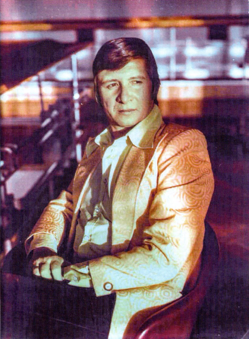 Виктор Вуячич (конец 1970-х гг.). Источник иллюстрации: Белорусская эстрада. Ностальгический дивертисмент : история эстрады Белорусской  государственной филармонии, 1930–1980-е годы / Ольга Брилон. – Минск, 2021. – С. 381.