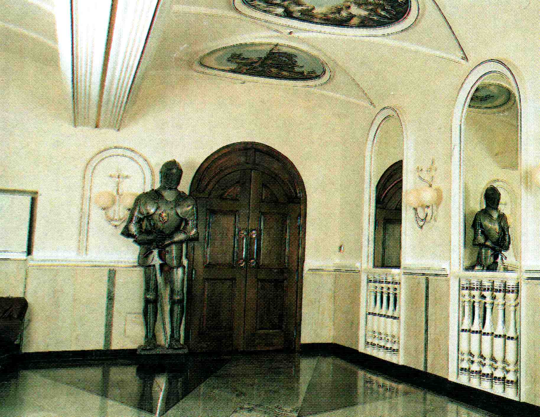 В. Каўшырка. Інтэр'ер рэстарана "Гостинный двор". Крыніца ілюстрацыі: https://libmogilev.by/artpalette/kovshirko-viktor-artemovich/?ysclid=mmnfvbouxu114258029