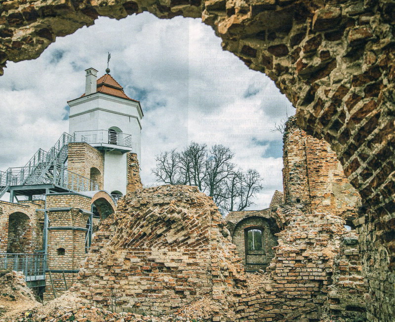 Паўночная вежа і руіны Гальшанскага замка. Крыніца ілюстрацыі: Беларусь. Belarus : палітыка, эканоміка, культура. – 2021. – № 9. – С. 41.