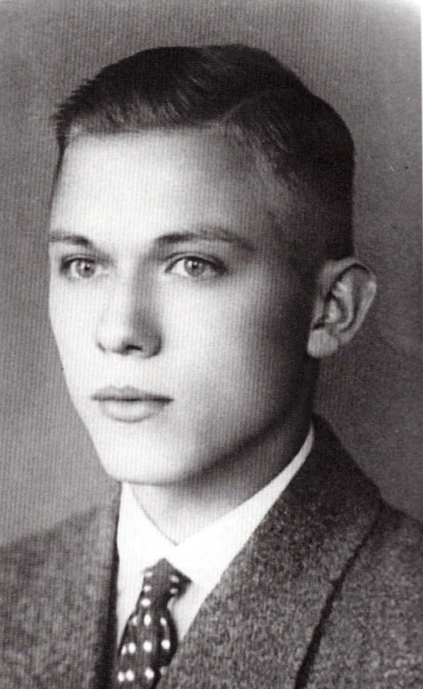 Сяргей Новік-Пяюн (1929). Крыніца ілюстрацыі: Сяргей Новік-Пяюн : паэт за кратамі / Андрэй Мельнікаў. – Рыга, 2018. – 2-я с. вокладкі.