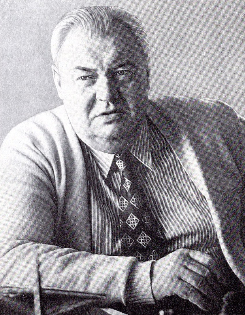 Анатолий Владимирович Софронов (1980-е гг.). Источник иллюстрации: Пока живешь и сердце бьется … : стихи и поэмы / Анатолий Софронов ; [предисловие П. Бровки]. – Минск, 1981. – Вклейка.