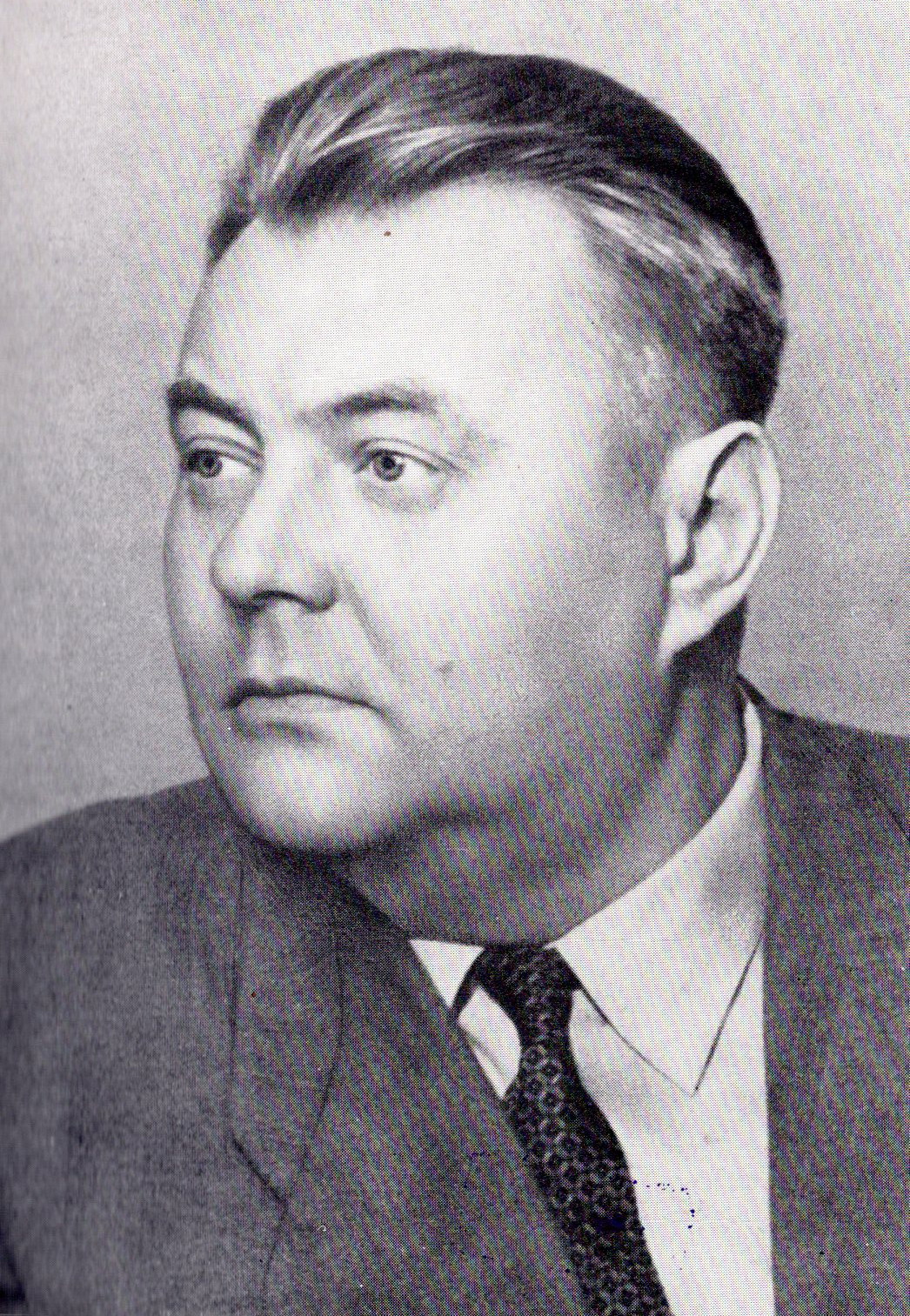 Анатолий Владимирович Софронов (середина 1950-х гг.). Источник иллюстрации: Избранные произведения : в 2 т. / А. В. Софронов. – Москва, 1955. – Вклейка между с. 4–5.