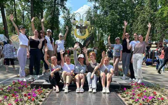 Касцюковіцкі ўзорны танцавальны калектыў "Мазаіка"