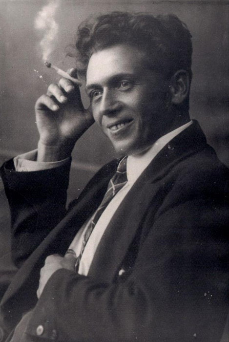 Міхась Чарот (1930-я гг.). Крыніца ілюстрацыі: Фонды Беларускага дзяржаўнага архіва-музея літаратуры і мастацтва