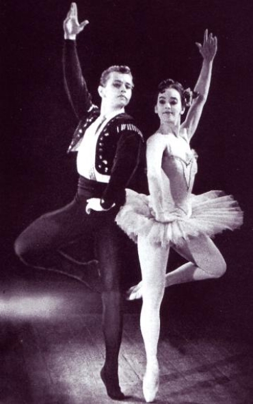 М. Подкина – Китри, К. Шморгонер – Базиль ("Дон Кихот" Л. Минкуса). - Крыніца ілюстрацыі: http://enc.permculture.ru/showObject.do?object=1803962127&viewMode=B_1803401803&link=1