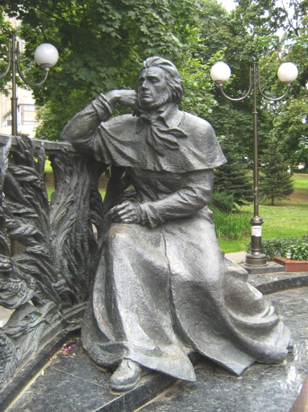 А.М. Заспіцкі. Помнік Адаму Міцкевічу (2003, Мінск). Крыніца ілюстрацыі: http://zamminsk.narod.ru/AD5.jpg