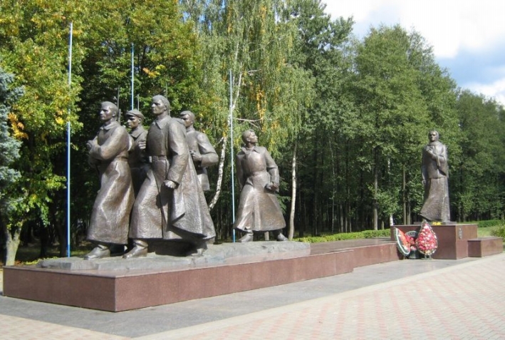 А.М. Заспіцкі. Манумент у гонар маці-патрыёткі (1975, Жодзіна). Крыніца ілюстрацыі: http://zamminsk.narod.ru/mp1.JPG