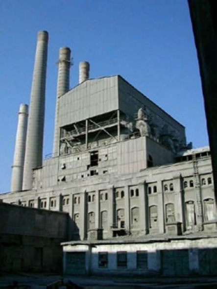 Адзін з будынкаў цэментнага завода. Крыніца ілюстрацыі: http://www.cementby.com/ru/about/gallery/41/149/