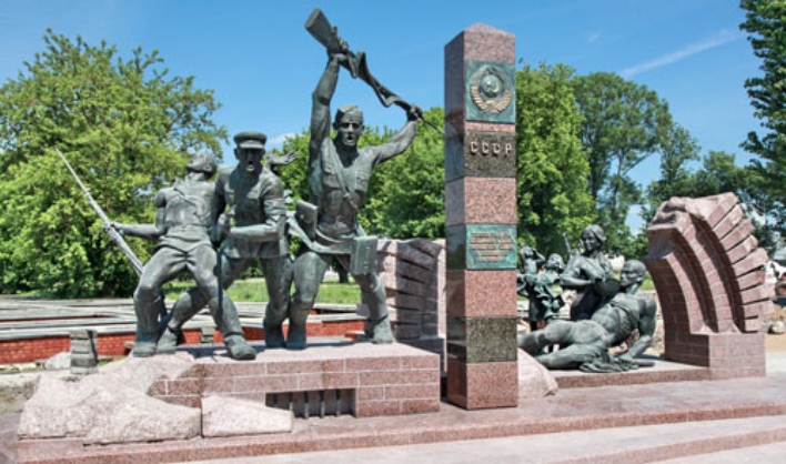 В. Занкович "Героям границы, женщинам и детям, мужеством своим в бессмертие шагнувшим" (2011). Крыніца ілюстрацыі: http://vb.by/article.php?topic=4&article=13304