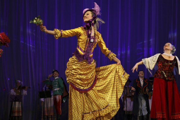 Вакальна-харэаграфічная кампазіцыя "Местачковы вальс". Крыніца ілюстрацыі: http://khoroshki.by/century.aspx