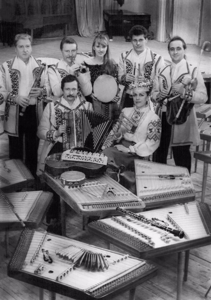 Музыканты аркестра (1989). Крыніца ілюстрацыі: http://nafo.by/photo/kontserty/album/82-orkestr-1989-2005g-g.html