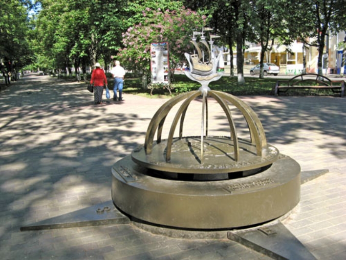 Полацк. Знак "Полацк – геаграфічны цэнтр Еўропы". Крыніца ілюстрацыі: http://vb.by/article.php?topic=28&article=13235