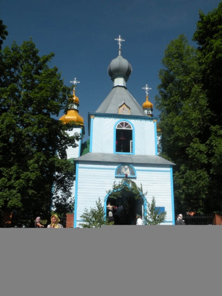 Крыніца ілюстрацыі: http://cerkov.by/page/prestolnyj-prazdnik-v-svjato-troickoj-cerkvi-derevni-bezdezhfoto